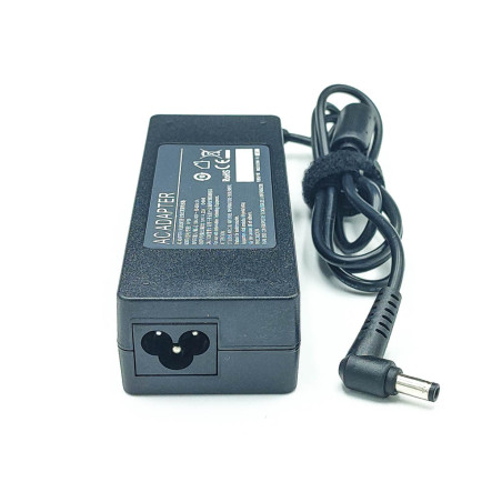 Alimentatore caricabatterie Fujitsu 19v 4.22a 80W 5.5x2.5mm Alimentatore caricabatterie Fujitsu 19v 4.22a 80W 5.5x2.5mm